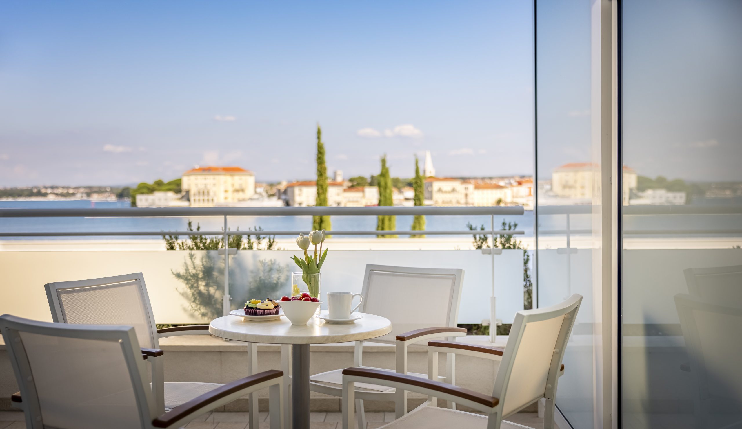 67577ae222b9e-Isabella Island Resort, Valamar Collection_Isabella Island Hotel_Room for 2+2 Seaview_03
