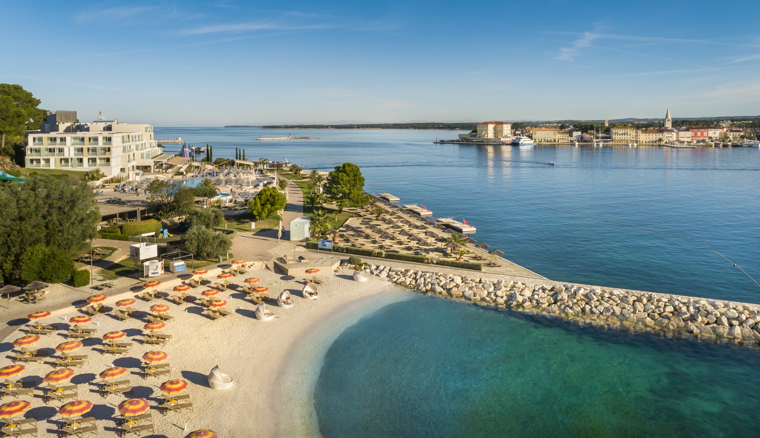 Isabella_Valamar_Collection_Island_Resort_Val_Maro_Sandy_Family_Beach_06_1643618020